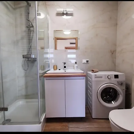 Luxury 1 *